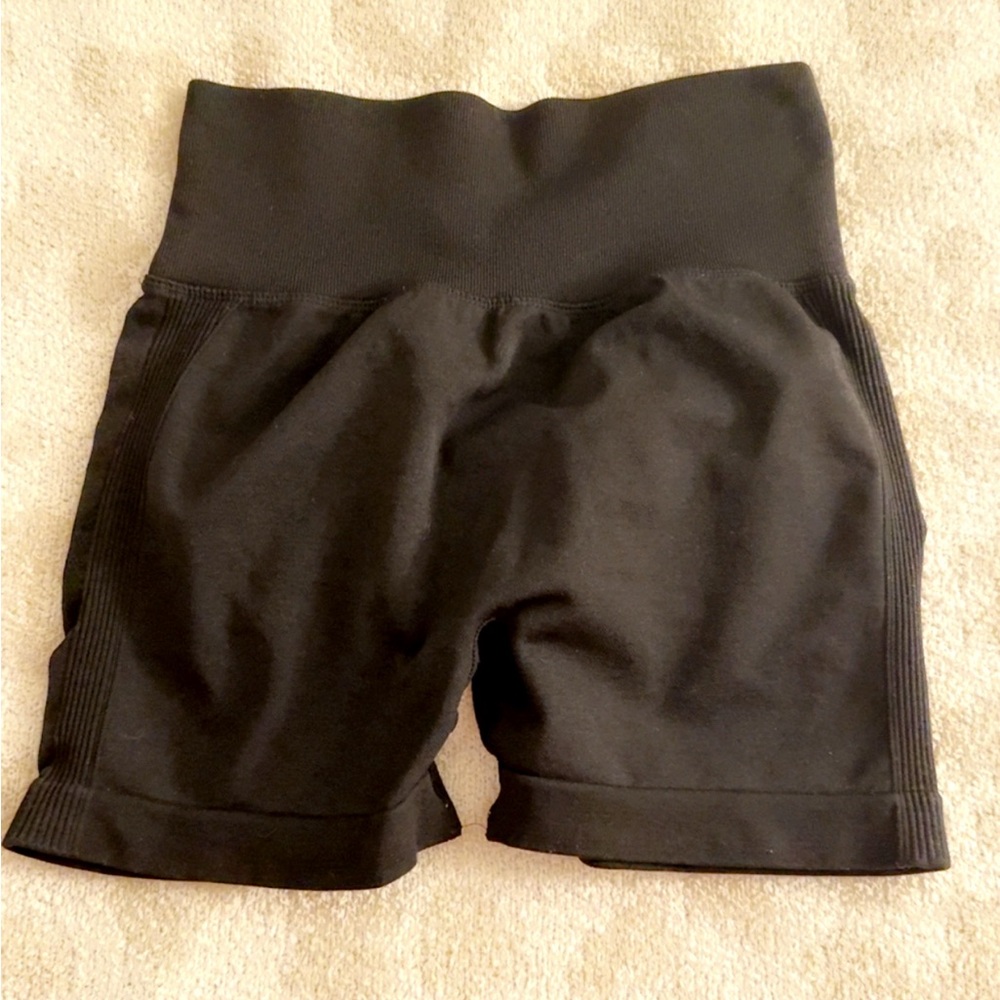 SHEIN Black High-Waist Booty Scrunch Shorts